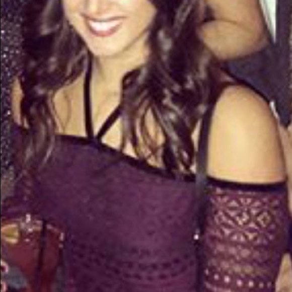 Off the shoulder mini dresses. - Picture 4 of 8